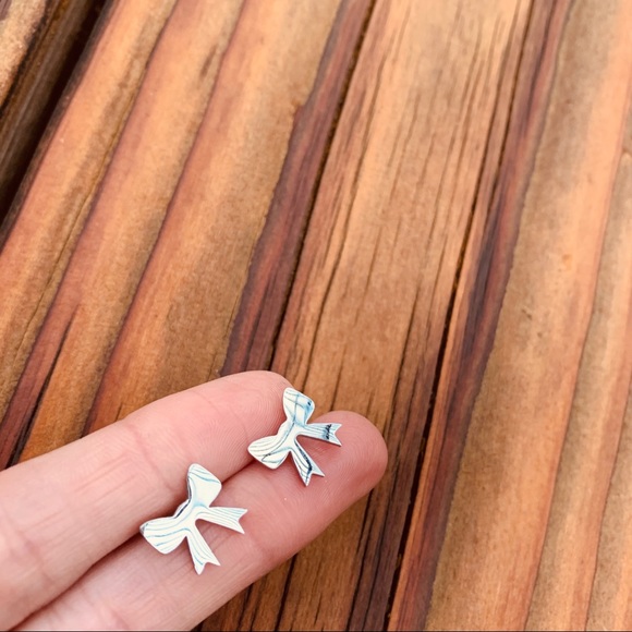 CUTE BOW SILVER Stainless Steel Stud Earrings with Gift Bag - Picture 2 of 5
